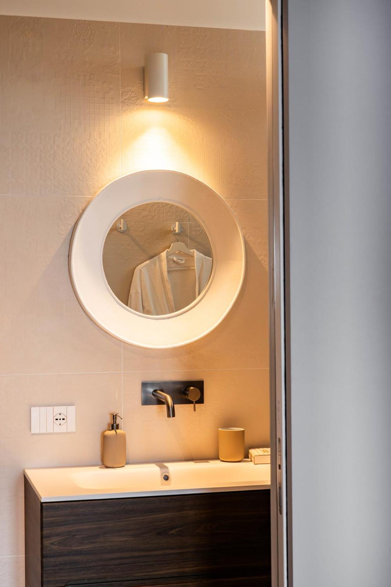 Palazzo Verdi Luxury Accomodation Bari Exterior photo