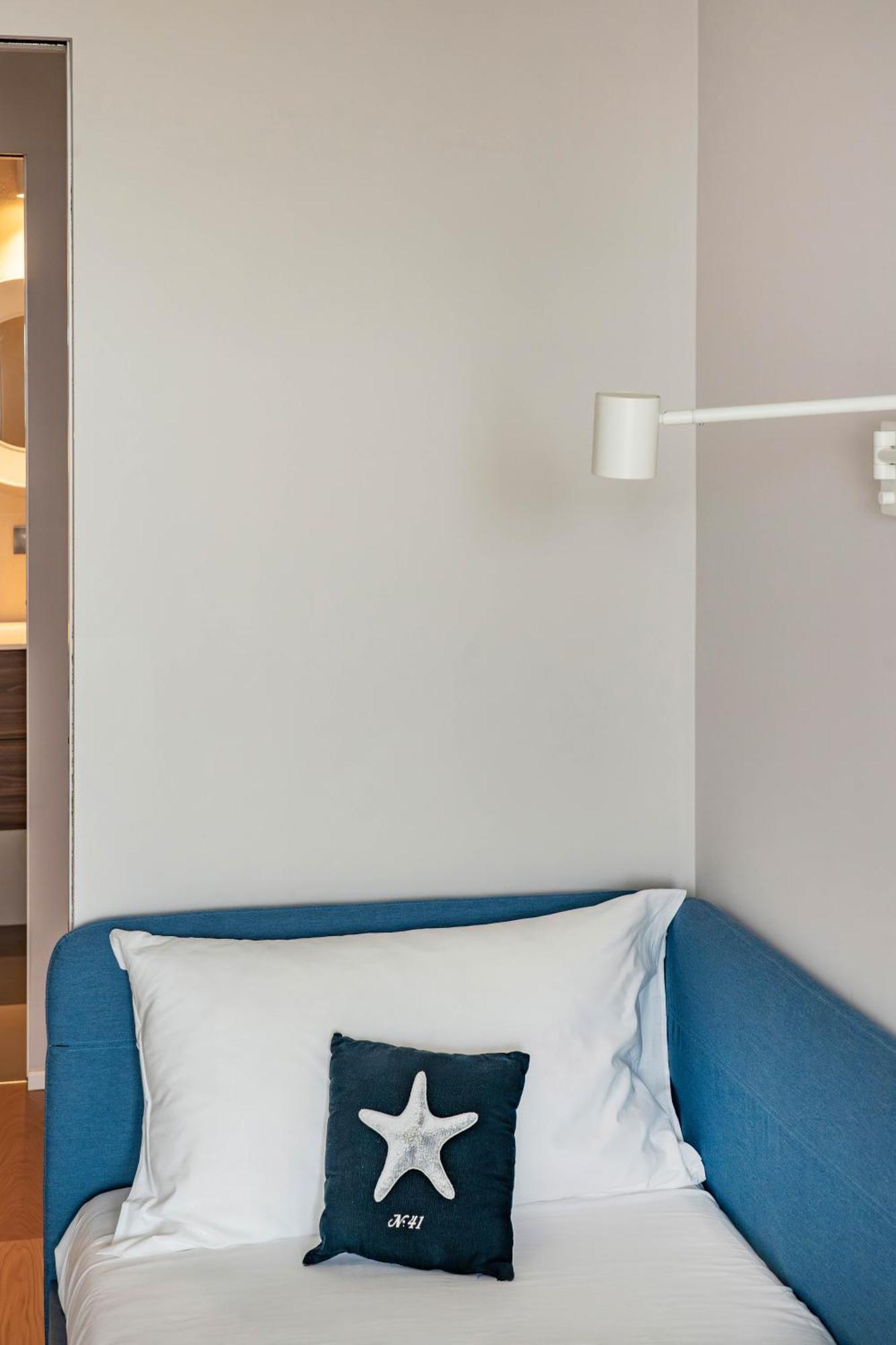 Palazzo Verdi Luxury Accomodation Bari Exterior photo